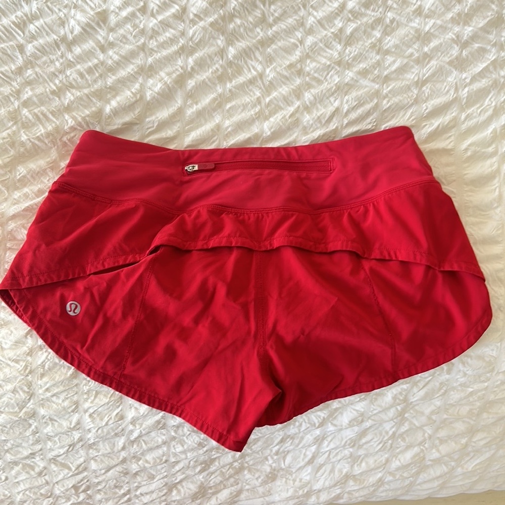 Lululemon Hotty Hot 2” shorts